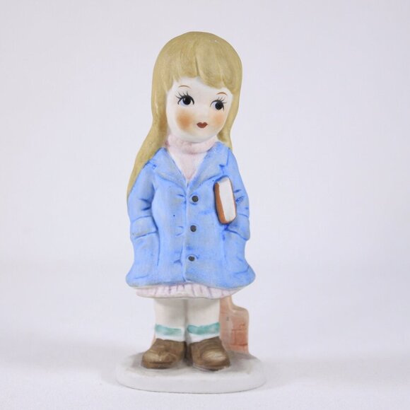 Vintage TAIWAN girl with book figurine, Lefton style decorative nursery decor - Picture 1 of 10